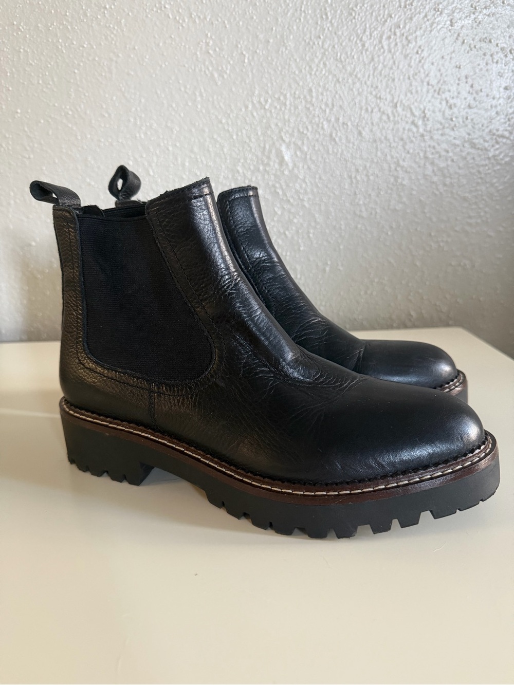 Caslon Miller Water Resistant Chelsea Boot Size 6.5M Fall Staple